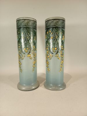 two vases that are sitting on a table