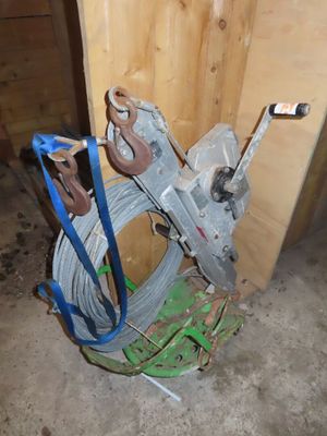 an image of a couple of clamps that are in a room
