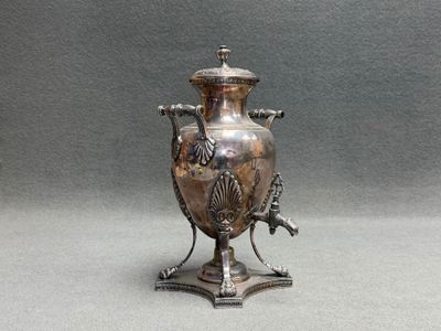 Petit samovar en métal argenté.