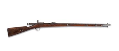 un fusil sur fond blanc avec un fond blanc