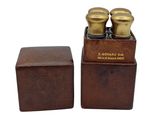paire de salières et poivrières anciennes en laiton, avec leur coffret en bois