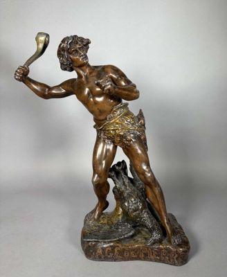 statue en bronze représentant un homme tenant un miroir et un chien
