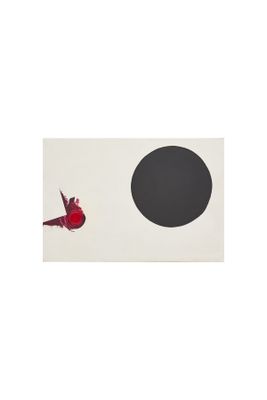 une image représentant un cercle noir et un oiseau rouge