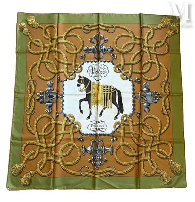 foulard en soie représentant un cheval et une couronne sur fond vert