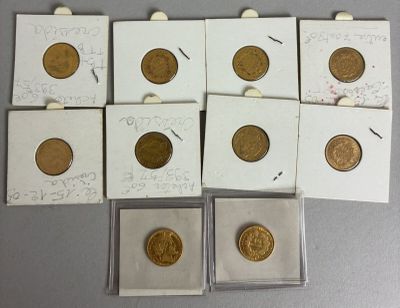 a bunch of coins are sitting on top of a table