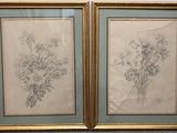 deux dessins encadrés représentant des fleurs dans un vase et un vase de fleurs