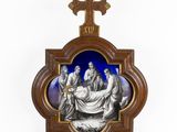 a plaque depicting the last supper of jesus with a cross above it