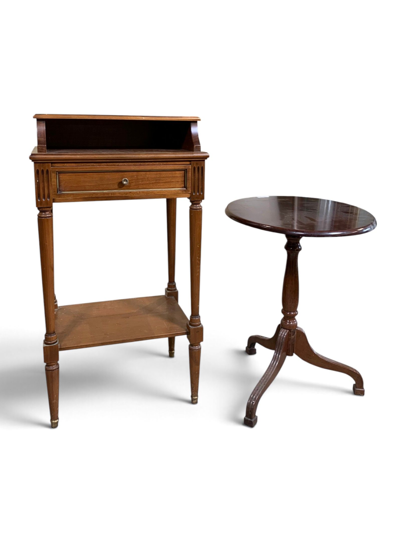 Lot de deux meubles : table guéridon d'appoint ; meuble télé…