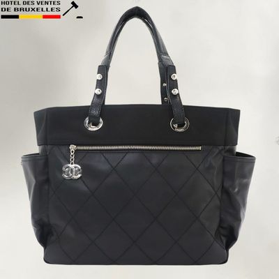 sac cabas Chanel en cuir matelassé noir