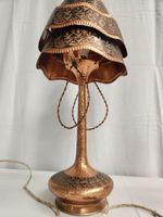 Lot composé d'une lampe électrique en cuivre ciselé à abat-j… (photo 3)