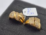 paire de boucles d'oreilles à clip en or jaune 18 carats et diamants