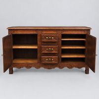 Buffet en chêne sculpté, ouvrant par deux vantaux et par tro… (photo 3)