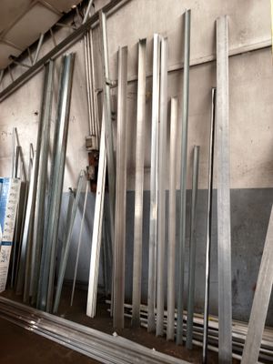 a lot of metal poles that are in a room