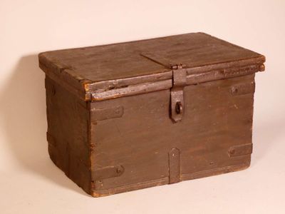 INDE Petit coffre de voyage compartimenté en bois et monture…