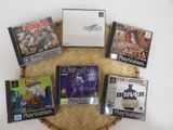 de nombreux jeux vidéo différents rassemblés sur la table