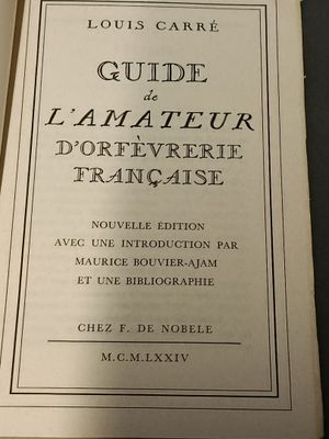 un livre ouvert intitulé « Guide de l'amateur d'avrilverie française »