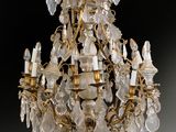 lustre en forme de lustre orné de gouttes de cristal