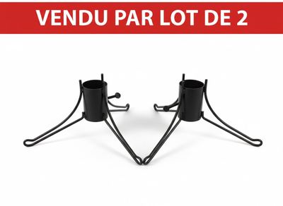 une paire de bougeoirs en métal noir sur fond blanc