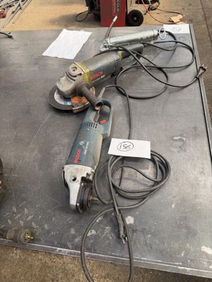 a machine that is sitting on a table in the garage