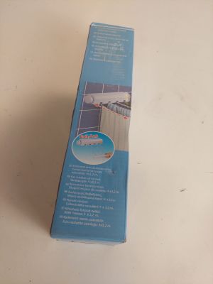 un tube de dentifrice posé sur une table
