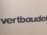 a picture of a cardboard box with the words vertbaudet on it