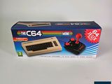 une boîte contenant un clavier et une souris