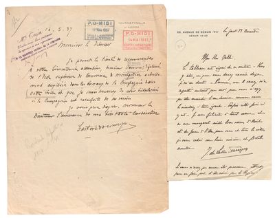 un gros plan d'un morceau de papier sur lequel on a écrit