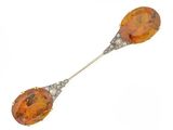 une paire de boucles d'oreilles en verre orange et diamants