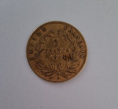 une pièce d'or sur laquelle figure l'image d'un homme
