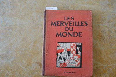 le livre est posé sur la table, sur la table