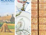 deux livres posés l'un à côté de l'autre sur une table