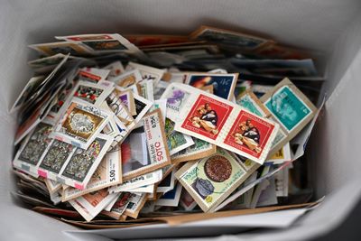 France et Monde - Fort lot de timbres oblitérés découpés.