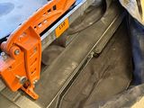 une machine posée sur une table