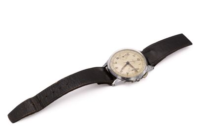 l'image d'une montre-bracelet avec un bracelet en cuir noir