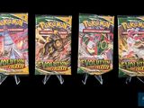 trois paquets de cartes à collectionner Pokémon empilés les uns sur les autres