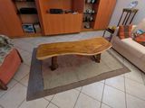 deux canapés et une table basse dans un salon