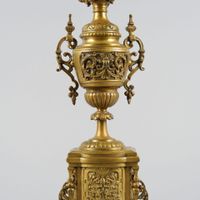 Paire de candélabres quadripode en métal doré à 5 lumières d… (photo 4)