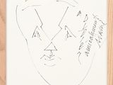 un dessin représentant le visage d'un homme, dans un cadre en bois