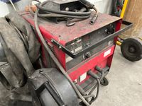 un poste à souder semi-automatique LINCOLN type Idealarc CV4… (photo 3)