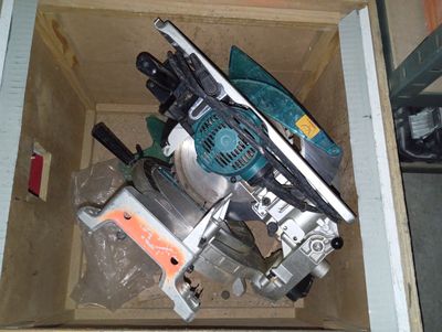 une boîte contenant des outils qui se trouvent à l'intérieur
