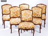 lot de six chaises en bois sculpté de style Louis XV, avec assises rembourrées à motifs floraux