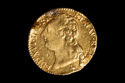 une pièce d'or portant l'image d'un homme
