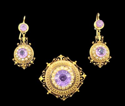 Parure en or jaune 750°° composée d'une paire de pendants d'…