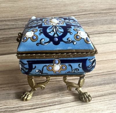 Petite Boite écrin porcelaine monture en bronze H 10cm Nap I…