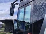 a black and white bus parked in front of a building