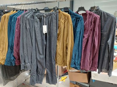 34 pièces de prêt-à-porter femmes MIYA, comprenant pantalons…