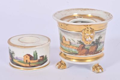 deux vases sur lesquels est peint un paysage