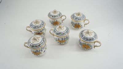 Un ensemble de six pots à crème, en porcelaine de Paris (San… - Photo 1
