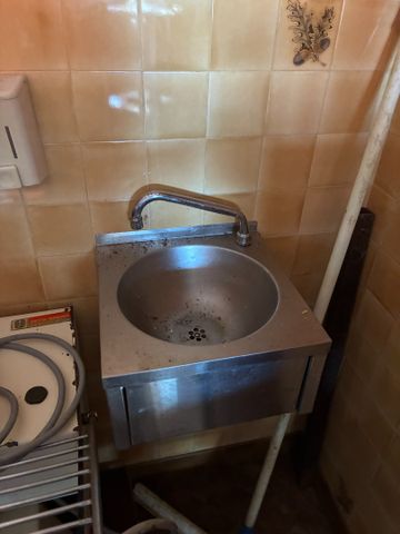 Lave main inox en mauvais état