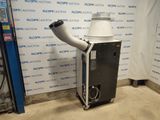 une machine placée au milieu d'une pièce